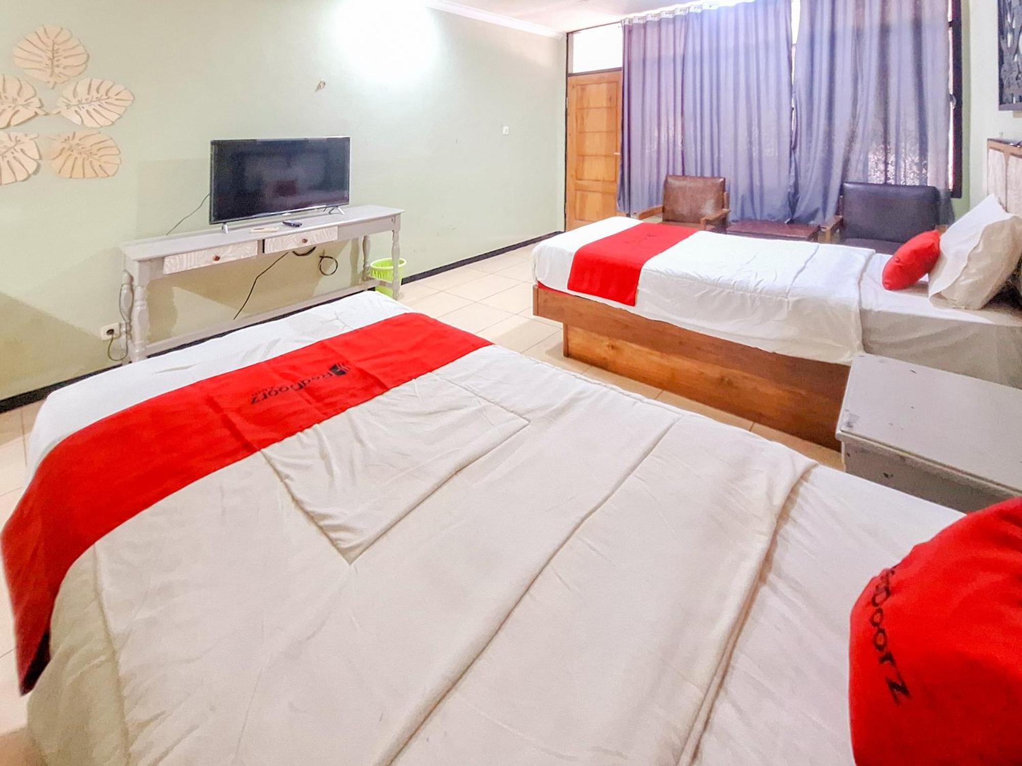 Reddoorz Near Stadion Semeru Lumajang Jawa Timur Buitenkant foto