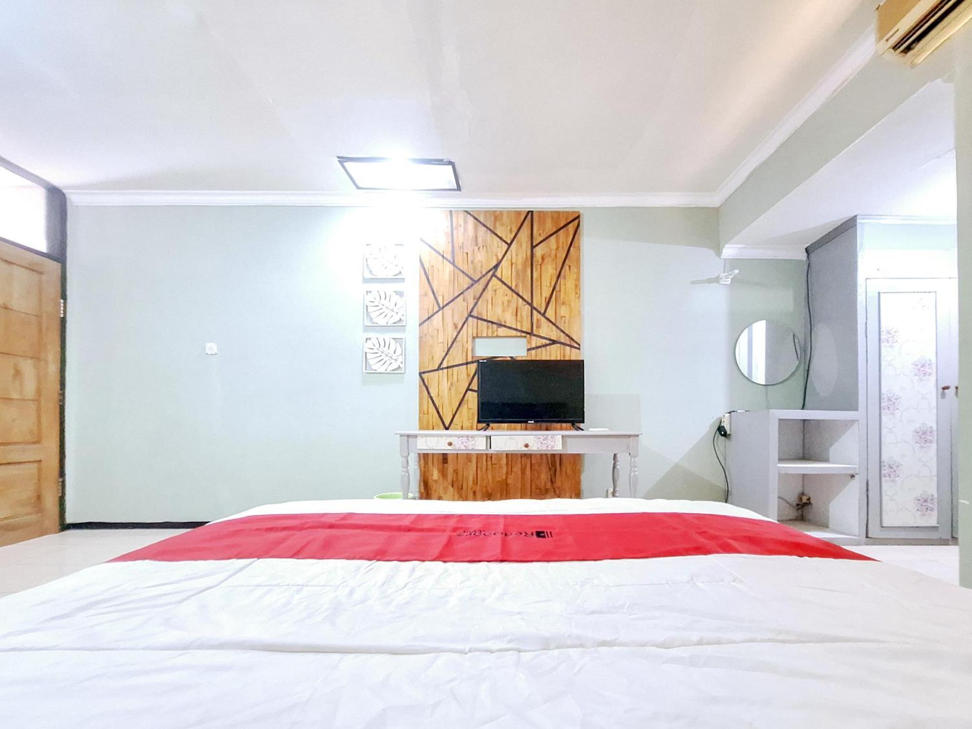 Reddoorz Near Stadion Semeru Lumajang Jawa Timur Buitenkant foto