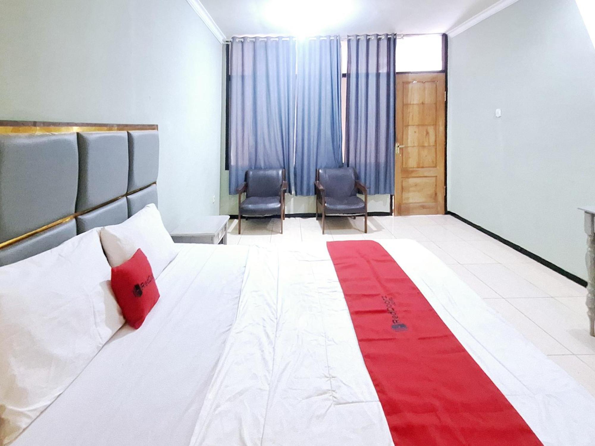 Reddoorz Near Stadion Semeru Lumajang Jawa Timur Buitenkant foto